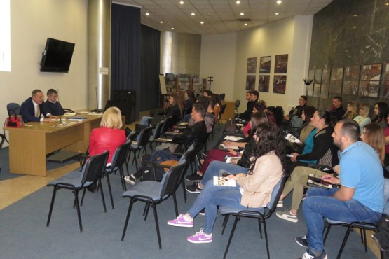 Parlamentarni vojni povjerenik Boško Šiljegović razgovarao sa studentima završne godine Fakulteta za kriminalistiku, kriminologiju i sigurnosne studije
